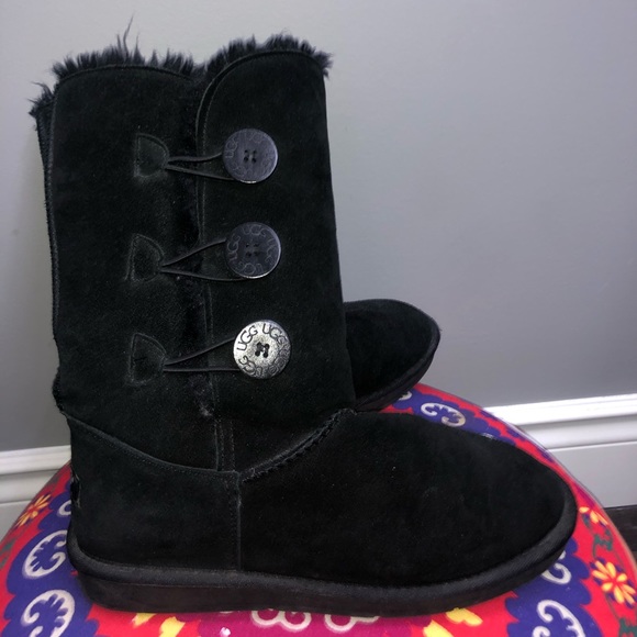 barely worn black Bailey Button Uggs - Picture 2 of 6